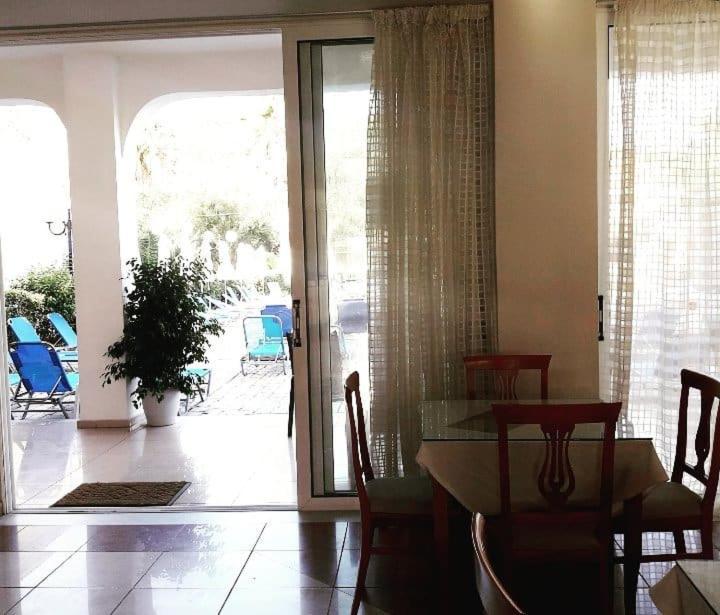 Hotel Petros Ciliví Kültér fotó