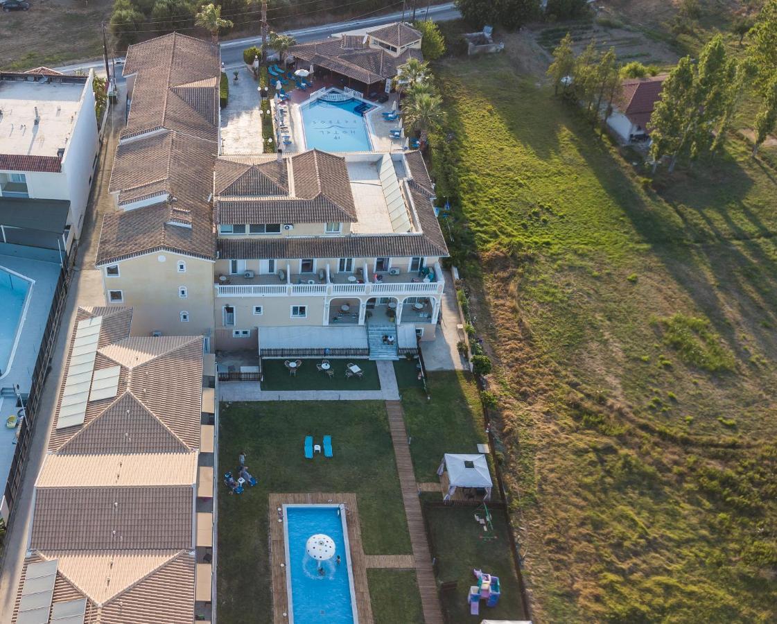 Hotel Petros Ciliví Kültér fotó