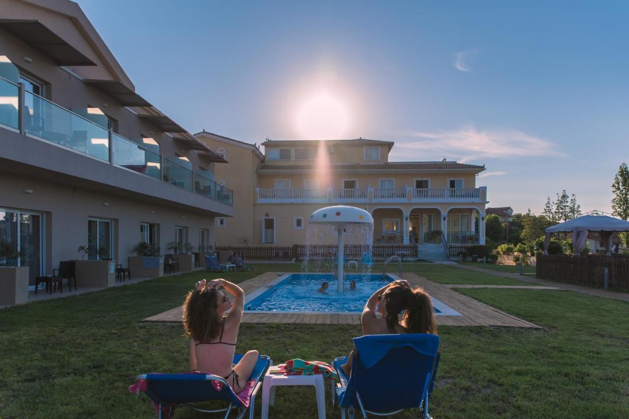 Hotel Petros Ciliví Kültér fotó