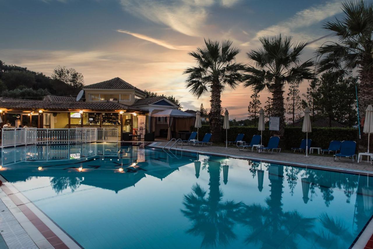 Hotel Petros Ciliví Kültér fotó