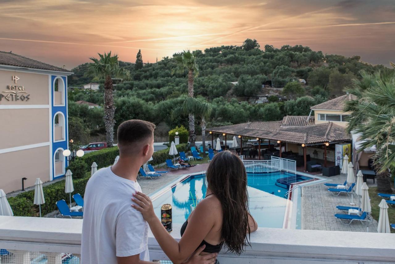 Hotel Petros Ciliví Kültér fotó