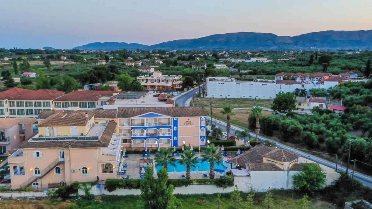 Hotel Petros Ciliví Kültér fotó