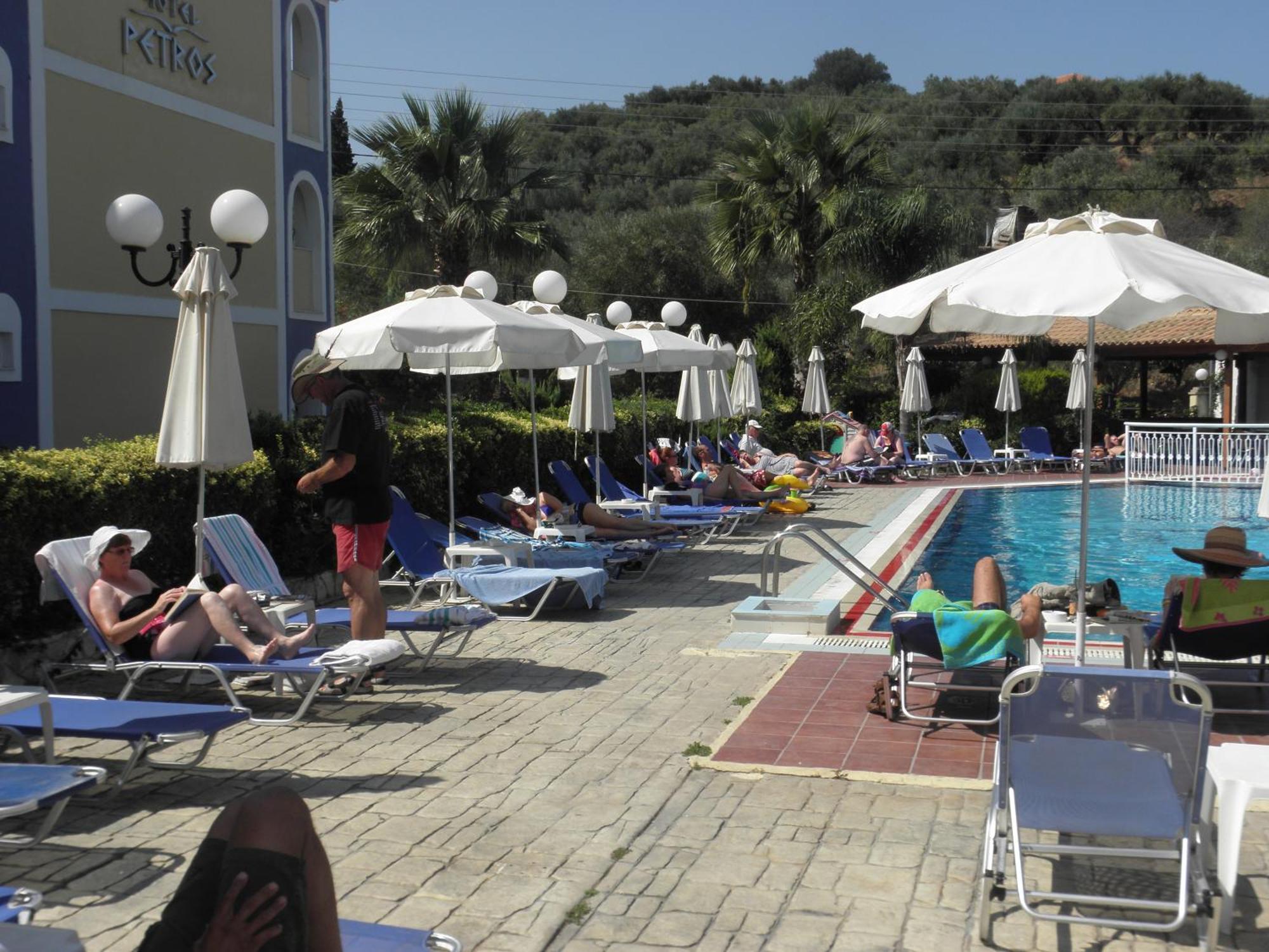 Hotel Petros Ciliví Kültér fotó